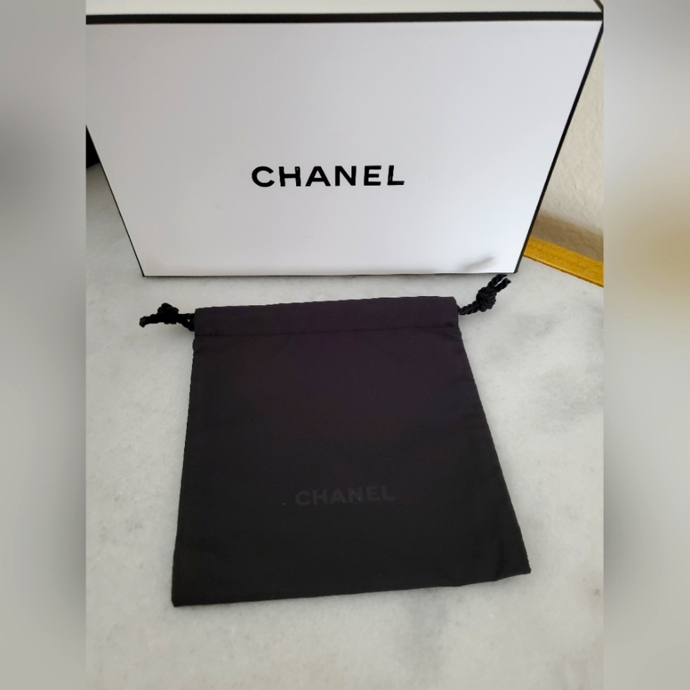 CHANEL Black Smooth Jewelry Dust Cover Travel Storage Pouch